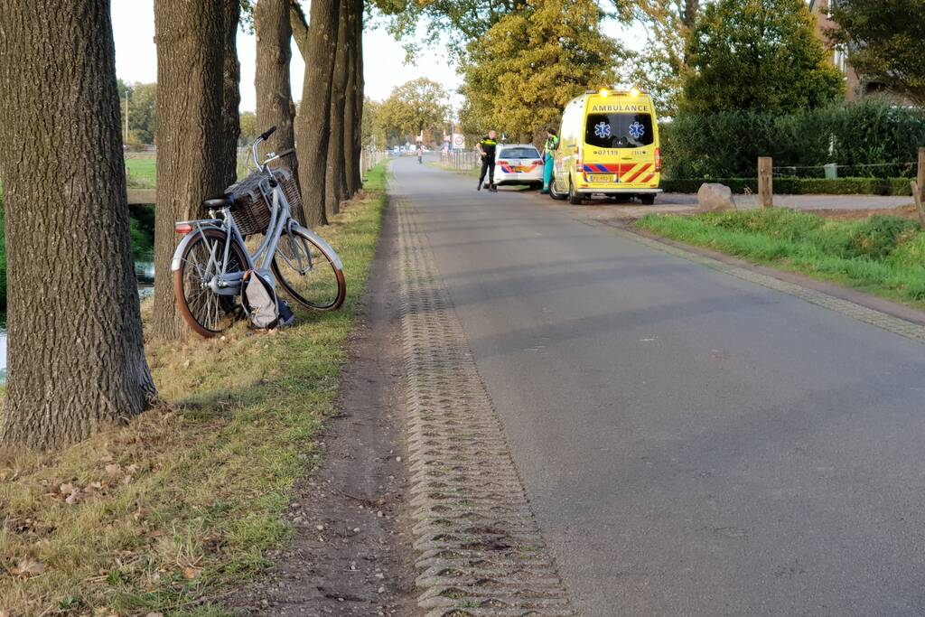 Scholier op fiets ten val