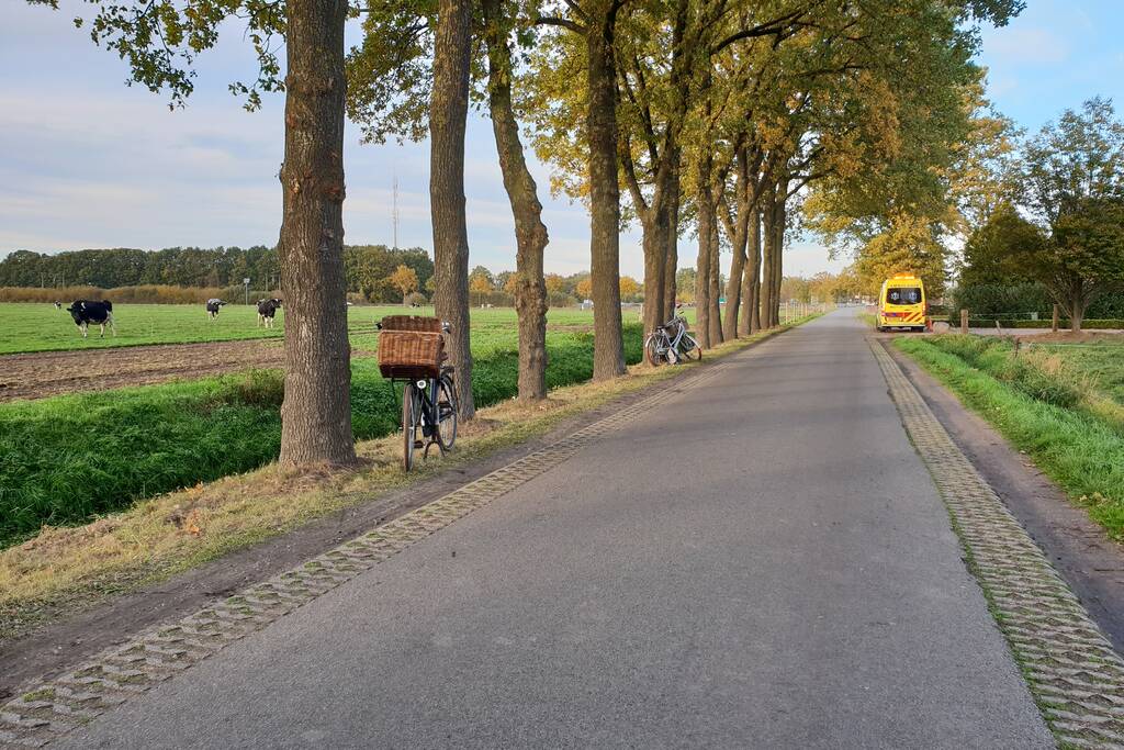 Scholier op fiets ten val