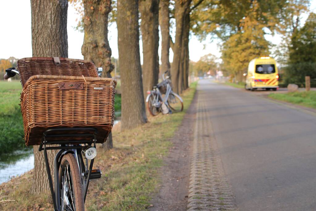 Scholier op fiets ten val