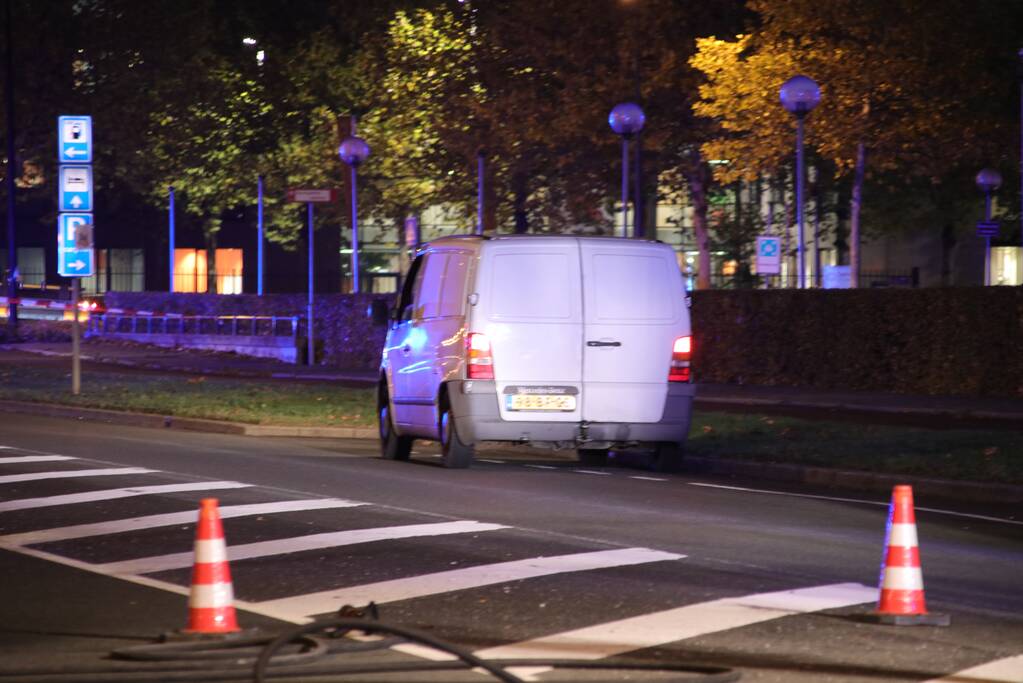 Twee mannen aangehouden met witte bestelbus met vaten