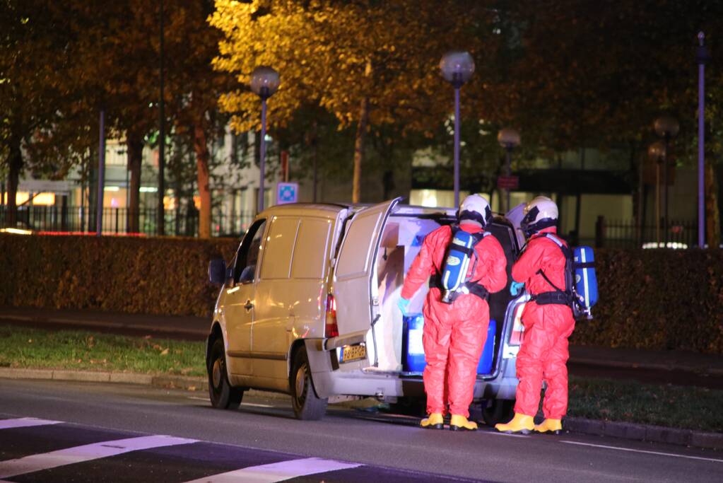 Twee mannen aangehouden met witte bestelbus met vaten
