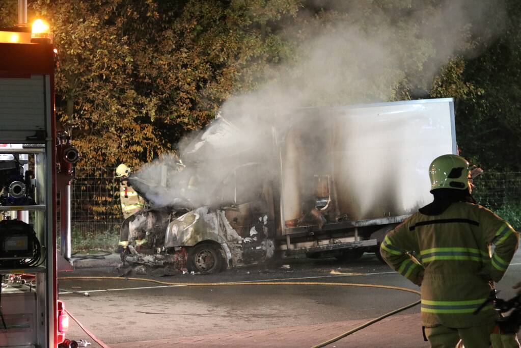 Bestelwagen verwoest na brand