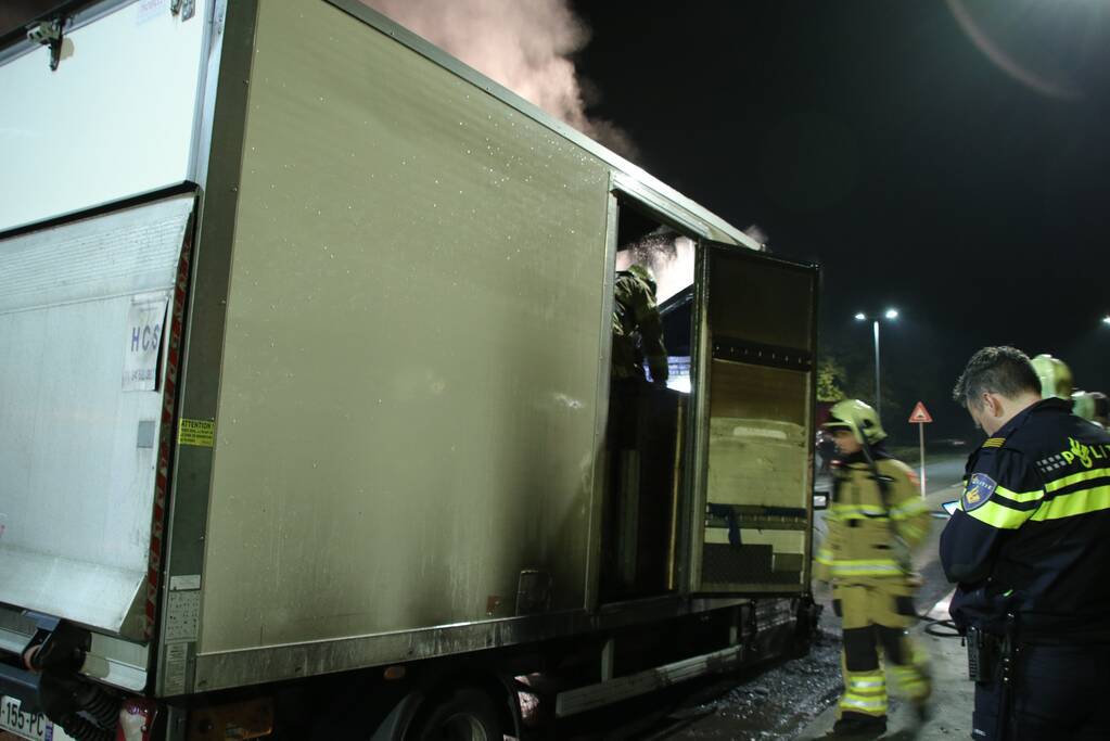 Bestelwagen verwoest na brand