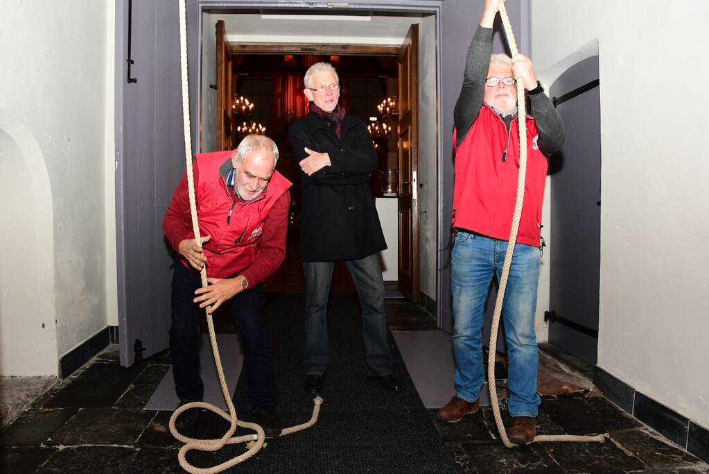 Wethouder luidt met klokkenluidersgilde ter nagedachtenis WO1