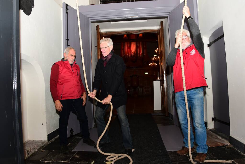 Wethouder luidt met klokkenluidersgilde ter nagedachtenis WO1