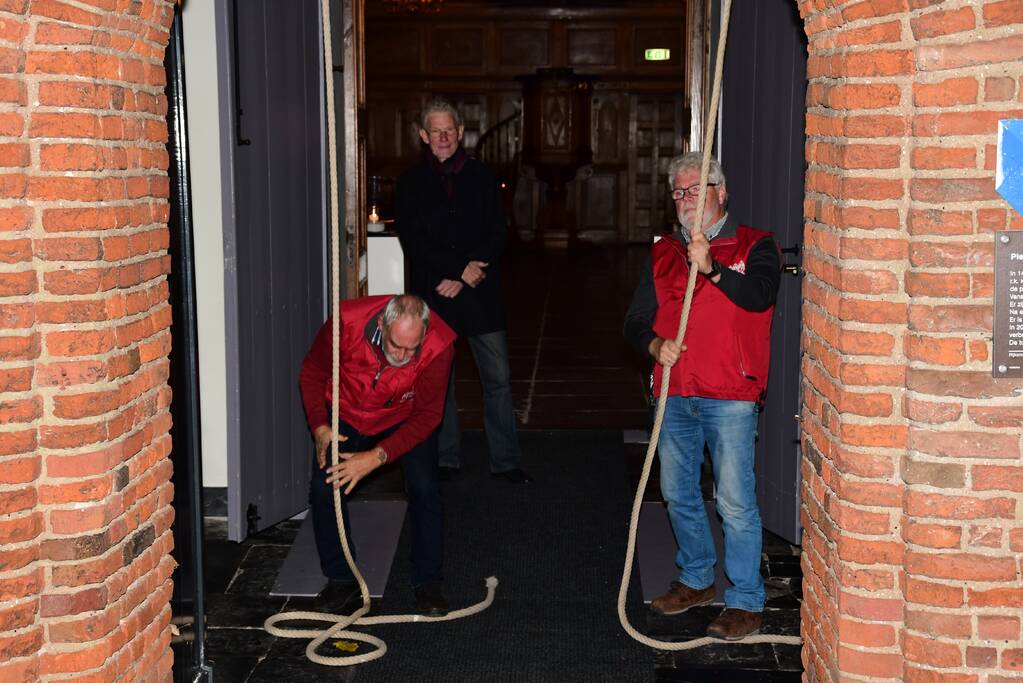 Wethouder luidt met klokkenluidersgilde ter nagedachtenis WO1