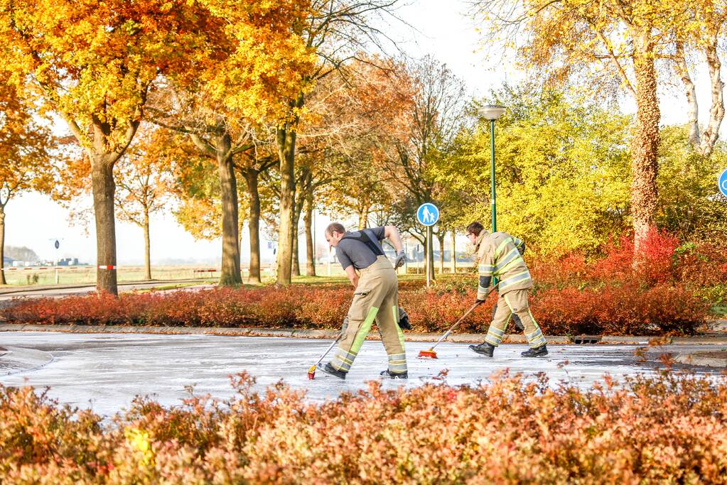 Rotonde afgesloten door kapotte veegwagen