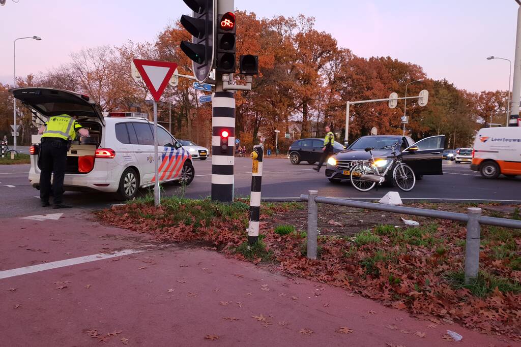 Motorrijder onderuit en raakt gewond