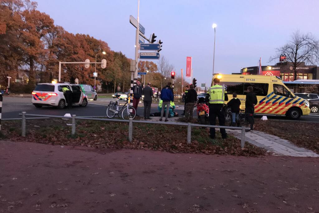 Motorrijder onderuit en raakt gewond