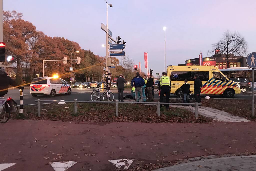Motorrijder onderuit en raakt gewond