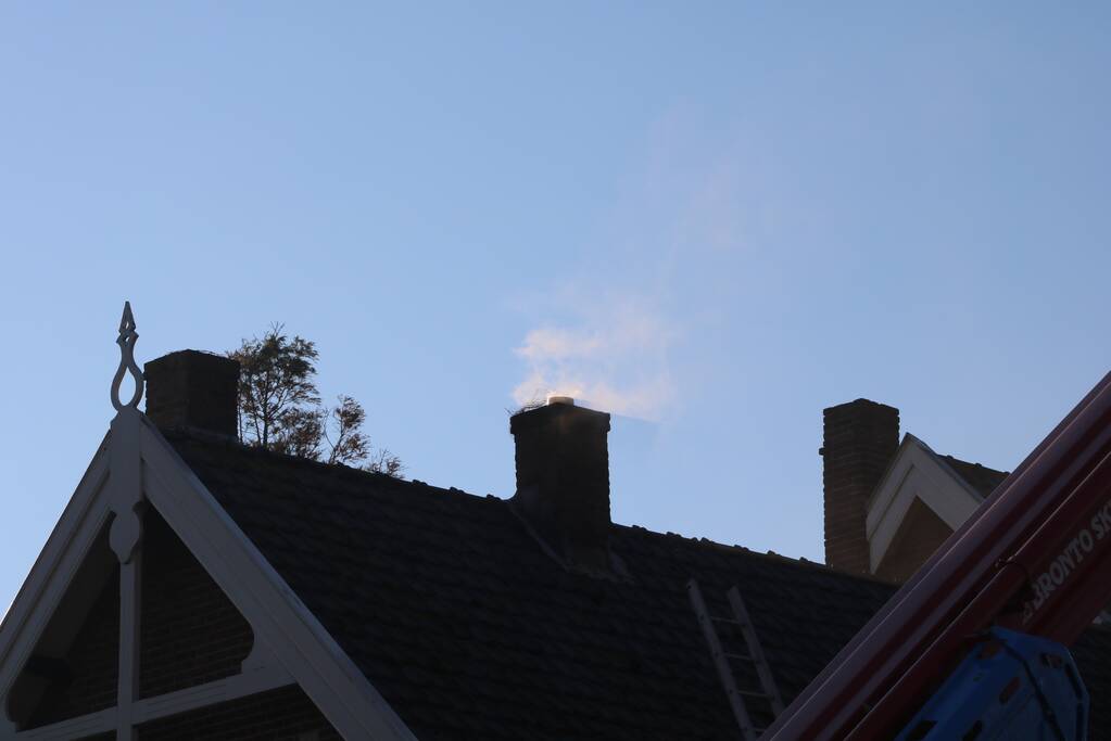 Hardnekkige schoorsteenbrand moeilijk te blussen