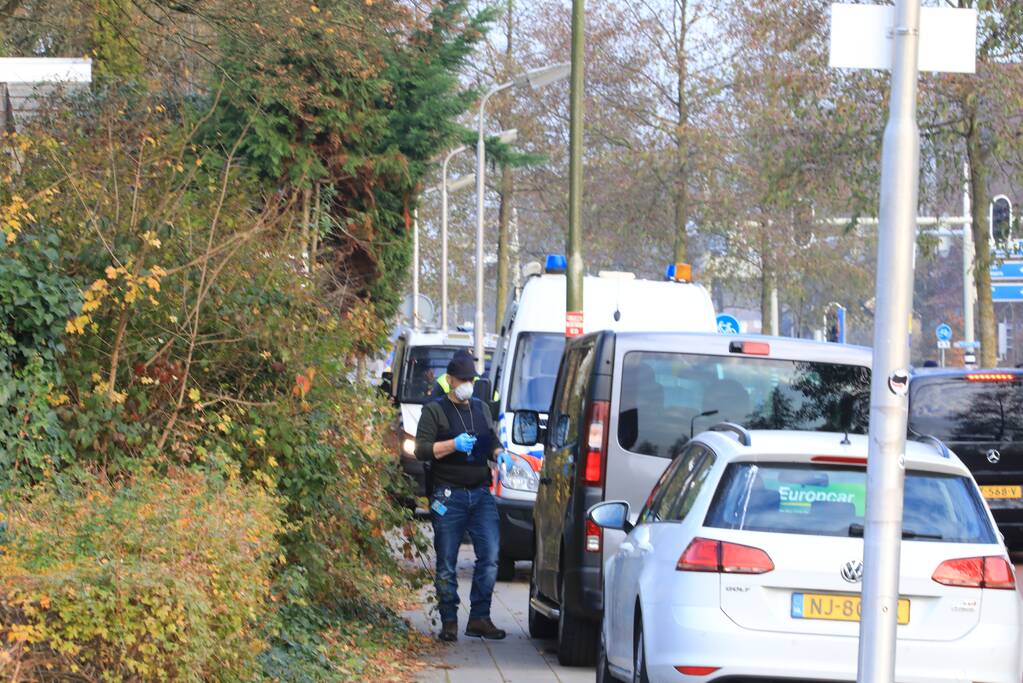 Inval woonwagenkamp tegen motorbende