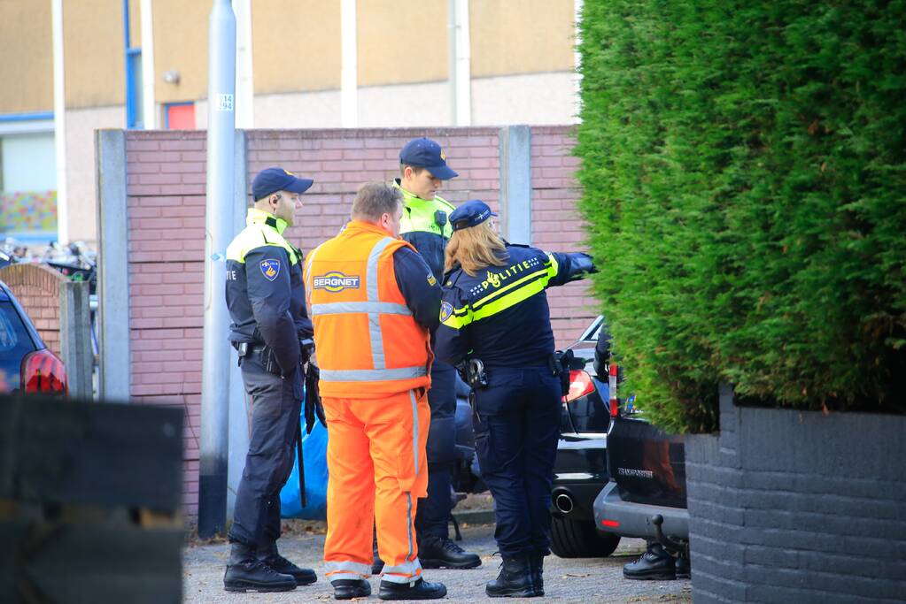 Inval woonwagenkamp tegen motorbende