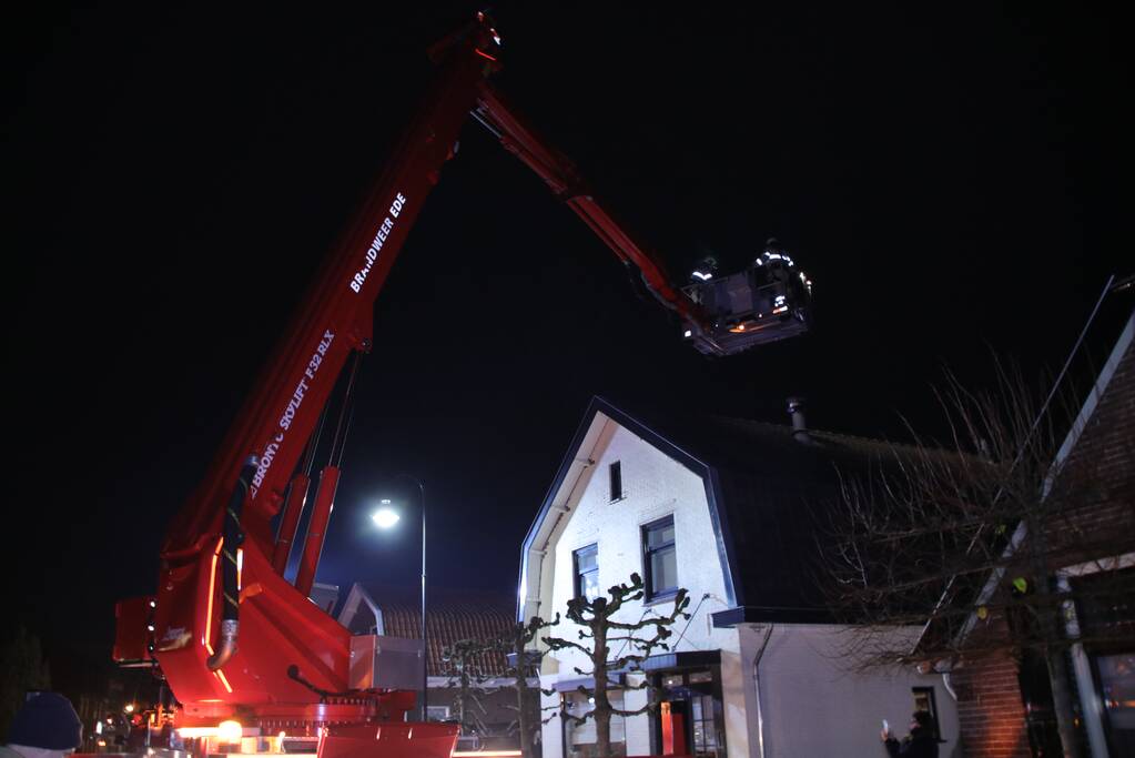 Schoorsteenbrand snel onder controle