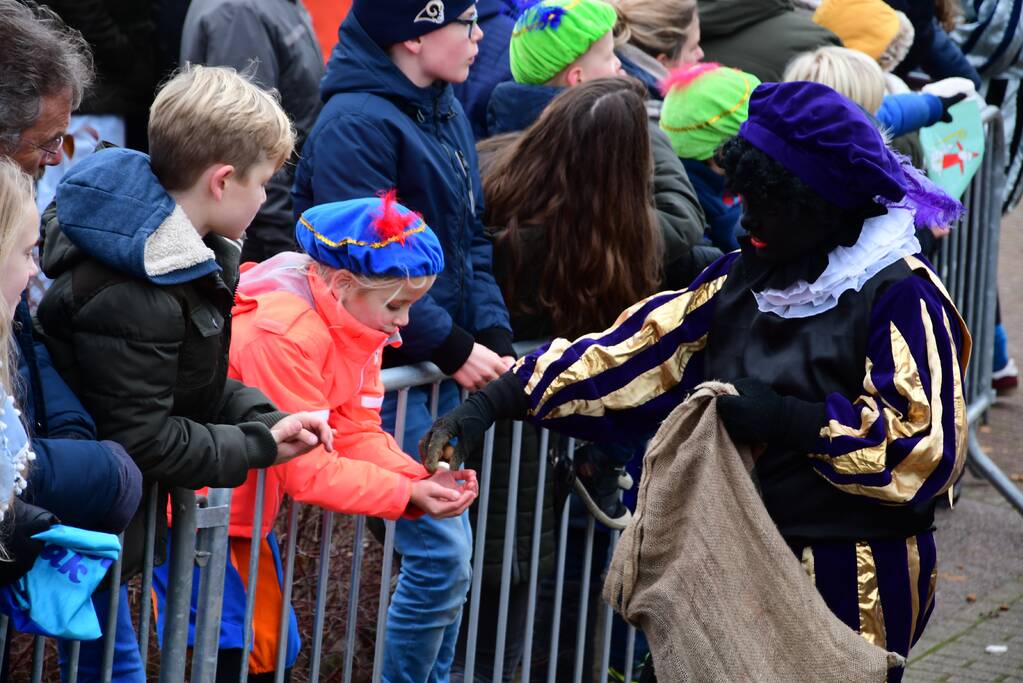 Groot welkom voor Sinterklaas en Zwarte Piet