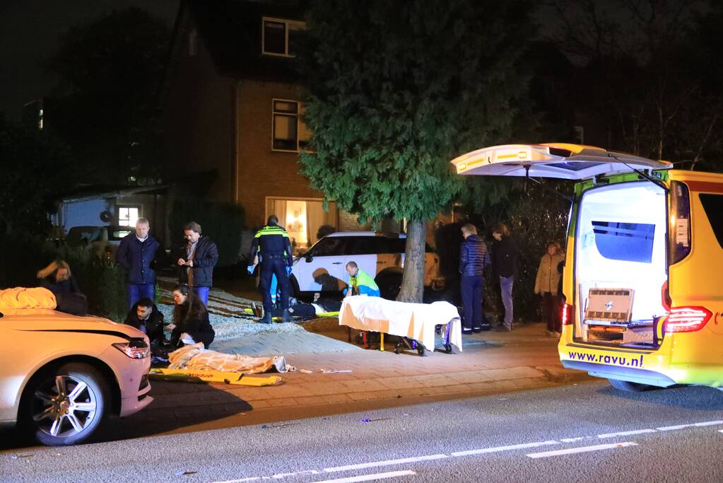 Twee scooterrijders gewond na aanrijding met auto