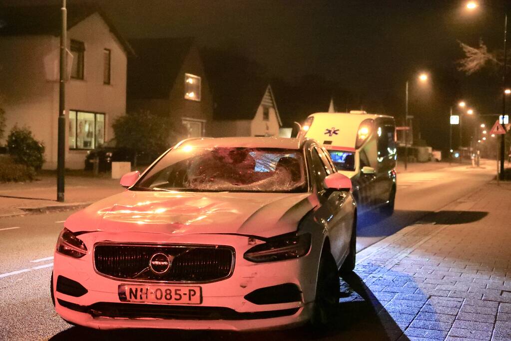 Twee scooterrijders gewond na aanrijding met auto