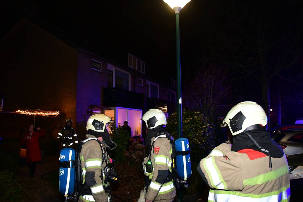 Woonkamer vol rook door schoorsteenbrand