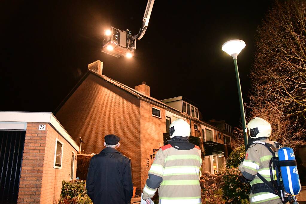 Woonkamer vol rook door schoorsteenbrand