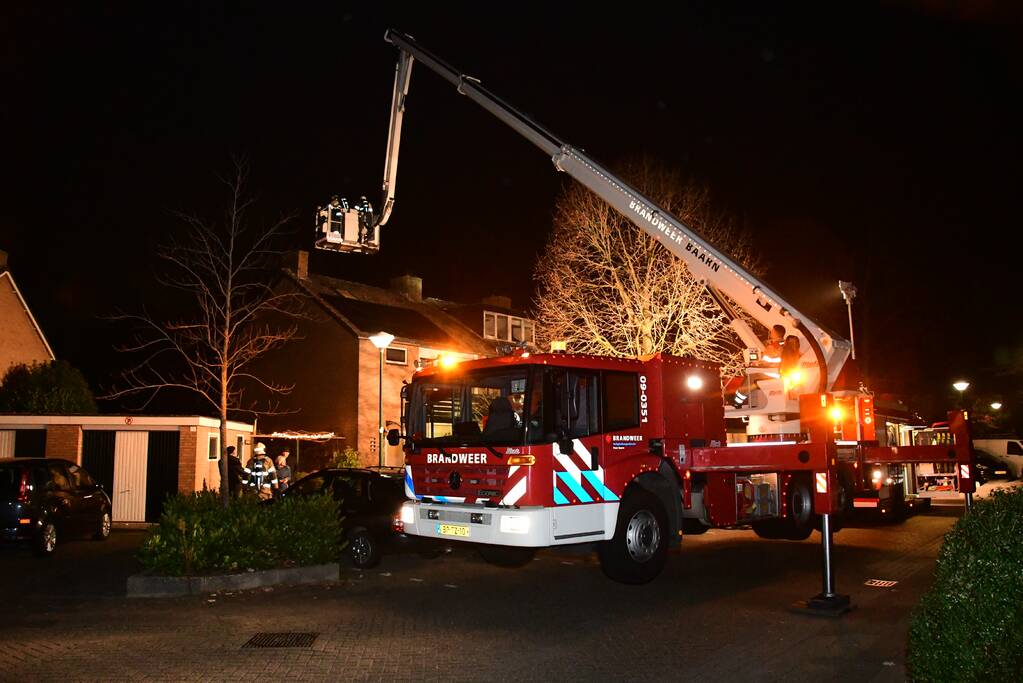 Woonkamer vol rook door schoorsteenbrand