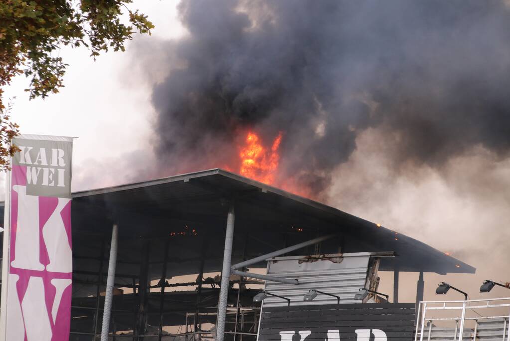 Felle brand verwoest bouwmarkt Karwei