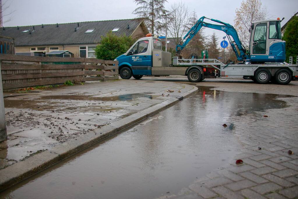 Straat blank na waterleidingbreuk