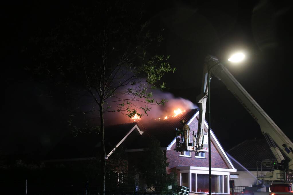 Uitslaande brand in nieuwe leegstaande woning