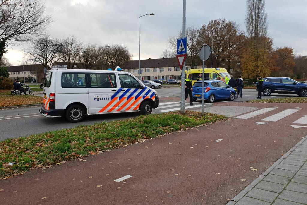 Fietser zwaargewond bij aanrijding op rotonde
