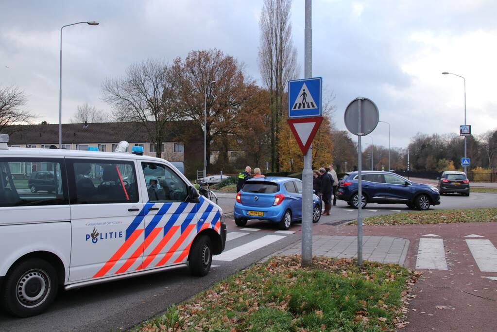 Fietser zwaargewond bij aanrijding op rotonde