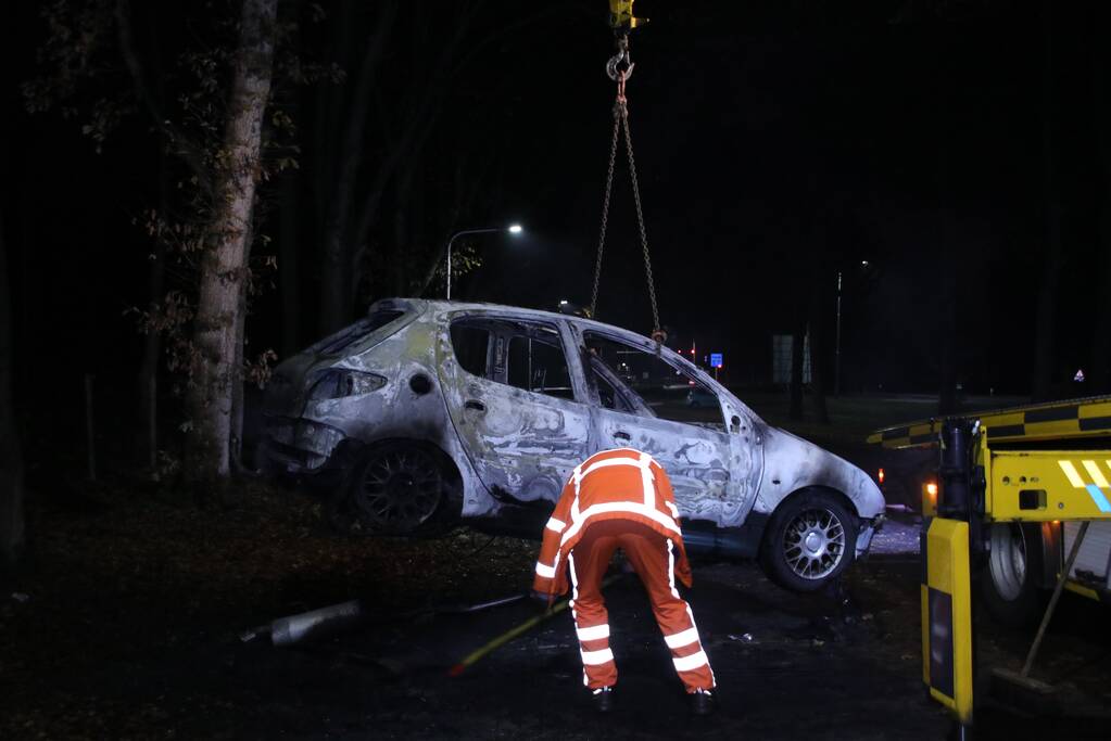 Auto uitgebrand op parkeerplaats