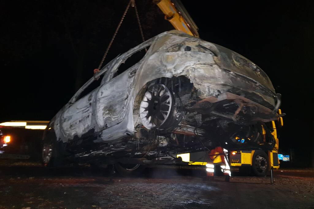 Auto uitgebrand op parkeerplaats