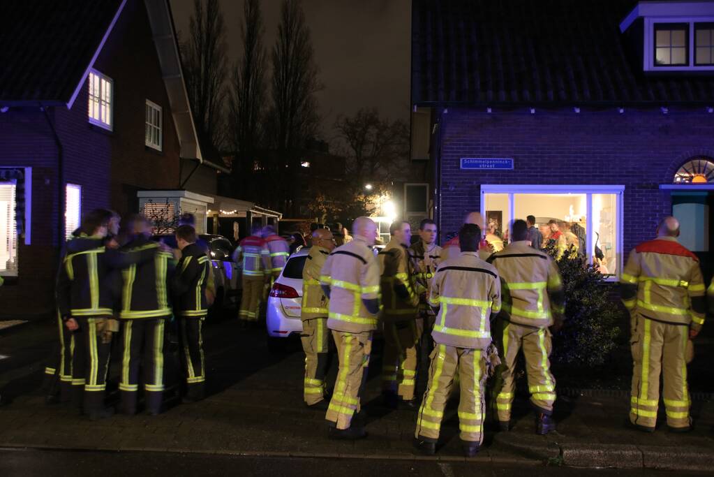 Brandweerlieden brengen eerbetoon aan ernstig zieke collega
