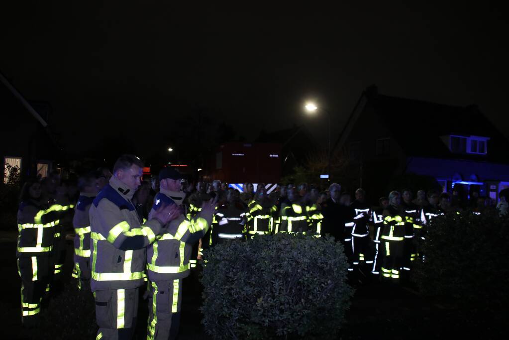 Brandweerlieden brengen eerbetoon aan ernstig zieke collega