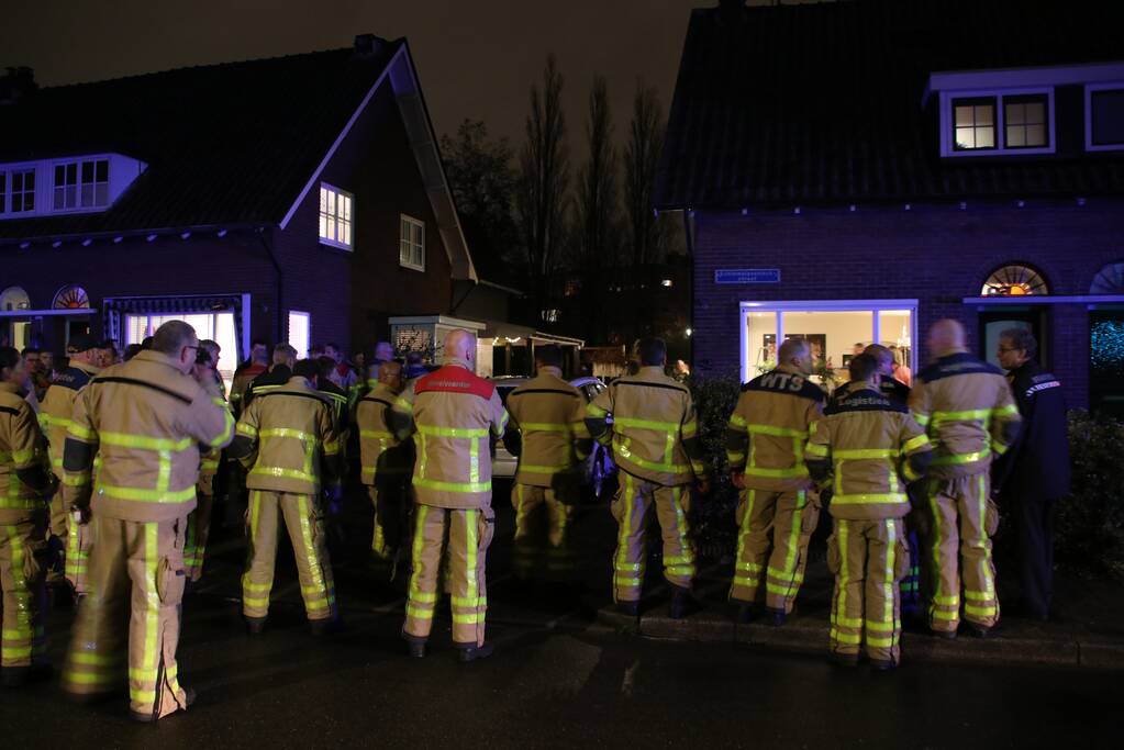 Brandweerlieden brengen eerbetoon aan ernstig zieke collega