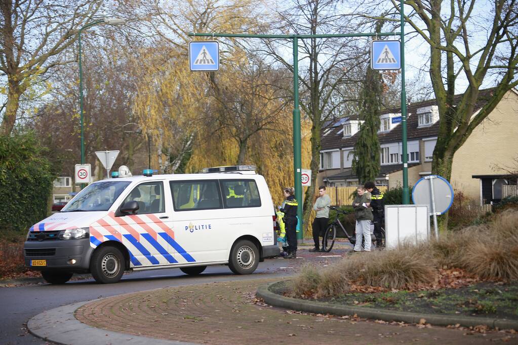 Fietsster gewond na botsing met auto