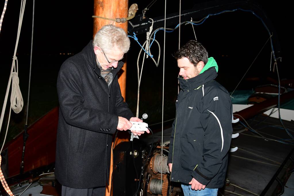 Wethouder ontsteekt verlichting SkÃ»tsje Eemlander