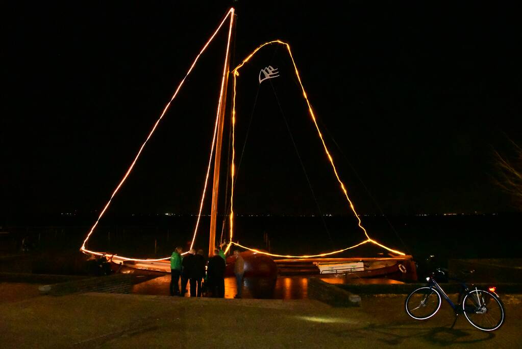 Wethouder ontsteekt verlichting SkÃ»tsje Eemlander