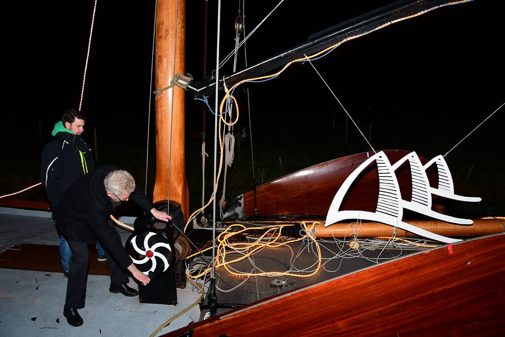 Wethouder ontsteekt verlichting SkÃ»tsje Eemlander