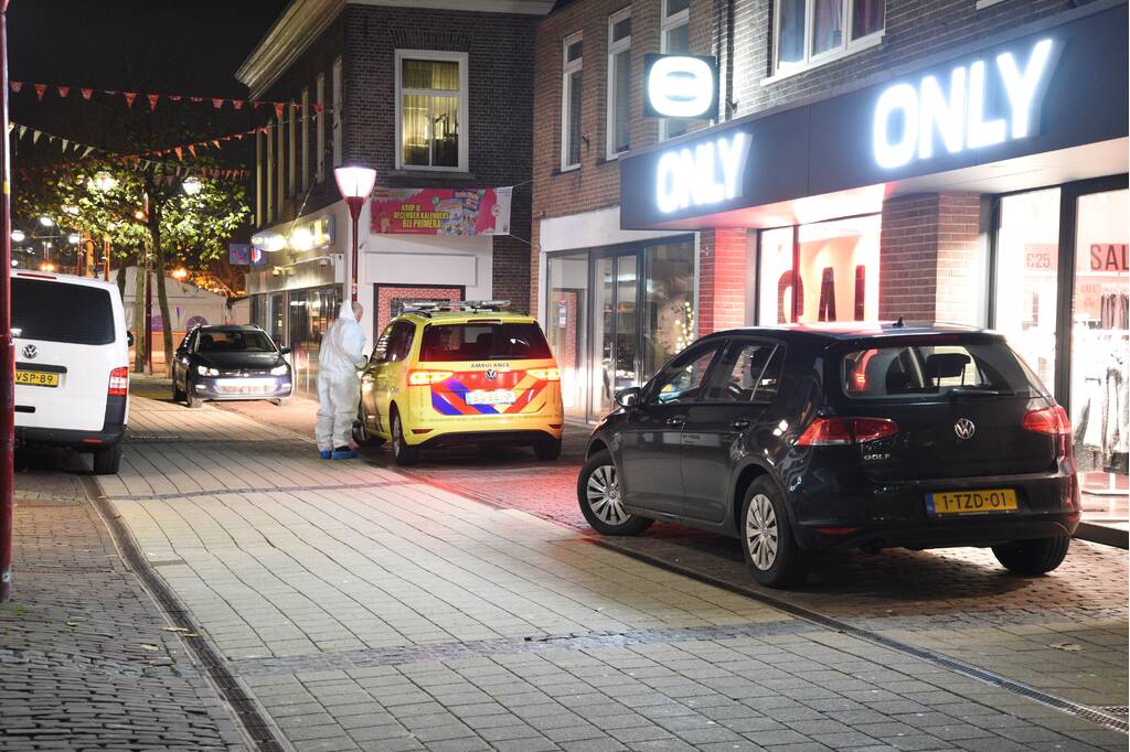 Forensische Opsporing doet onderzoek in woning