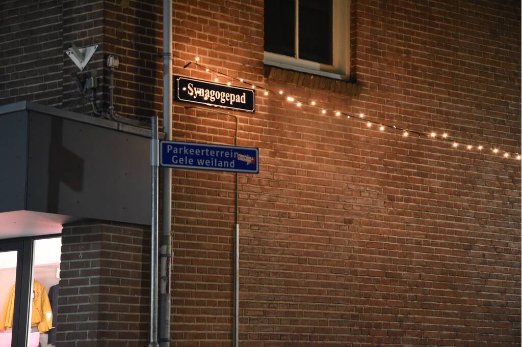 Forensische Opsporing doet onderzoek in woning