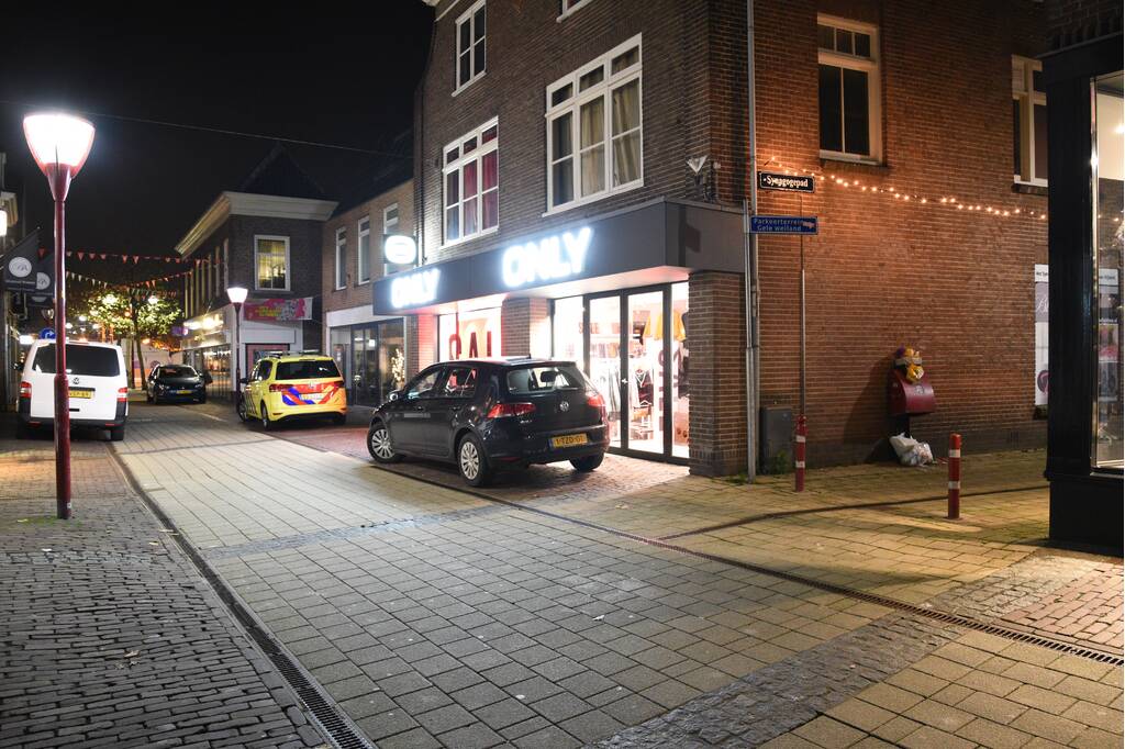 Forensische Opsporing doet onderzoek in woning