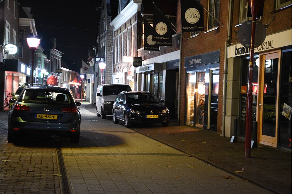 Forensische Opsporing doet onderzoek in woning