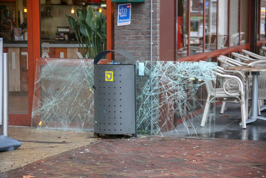 Ruit gesneuveld door zwaar vuurwerk