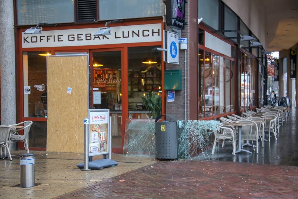 Ruit gesneuveld door zwaar vuurwerk