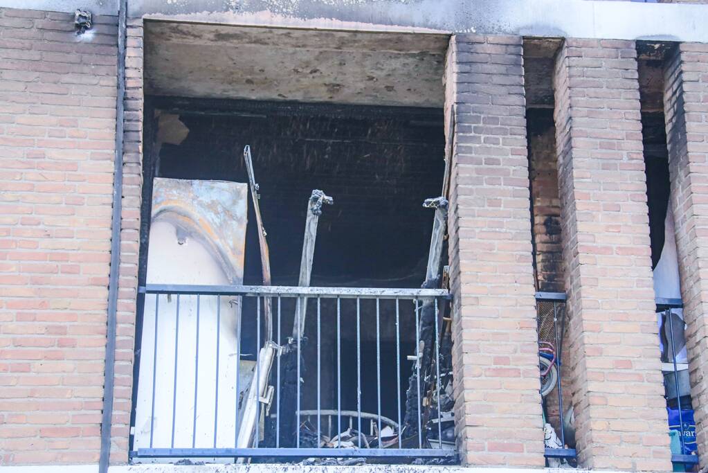 Enorme schade bij brand in flatwoning