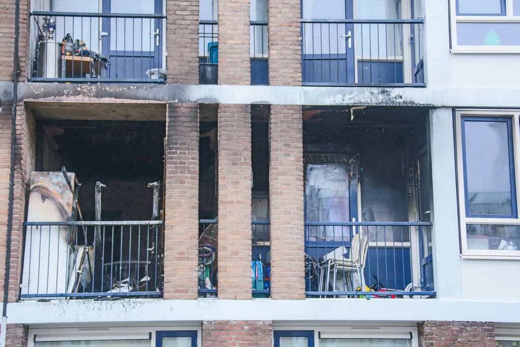 Enorme schade bij brand in flatwoning