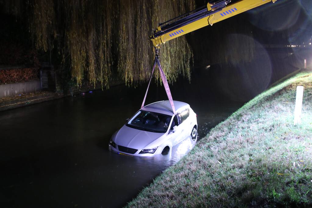 Klassieke fout, auto kopje onder