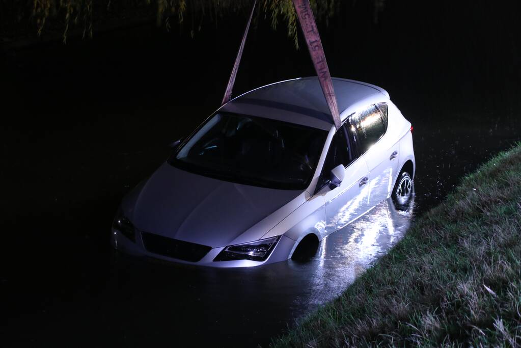 Klassieke fout, auto kopje onder