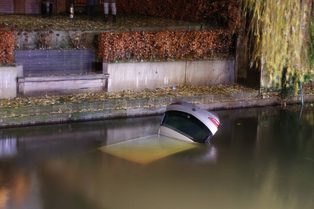 Klassieke fout, auto kopje onder