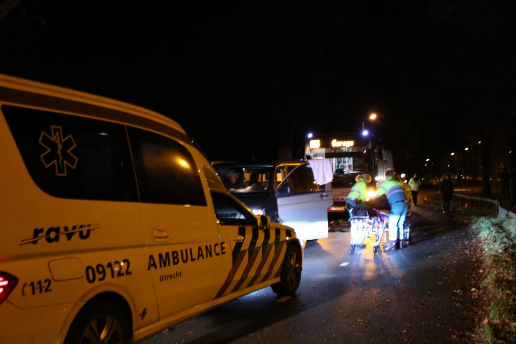 Aanrijding tussen personenbus en stadsbus